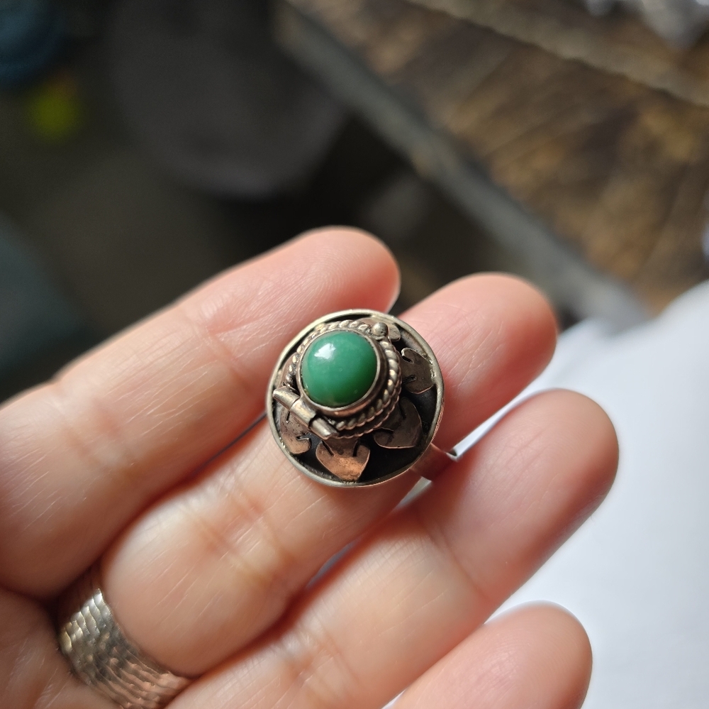 Gorgeous ARC Green Stone Sterling Silver Ring